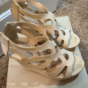 Women’s wedged heels